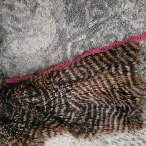 Willow & Clay Faux Fur jacket size medium - Picture 5 of 16